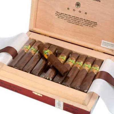 Oliva Liga Maestra Robustos Puro - 20´s Ahşap Kutu